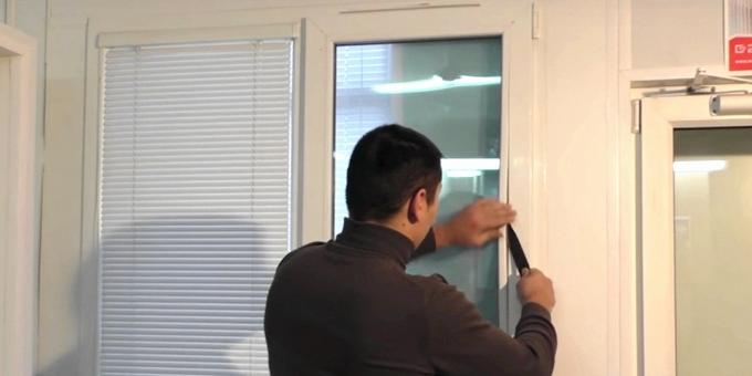 Hvordan justere plast vinduet glasslister skyting