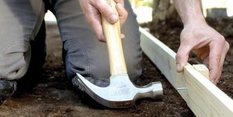 Hvordan lage en hage bane: spikret planker