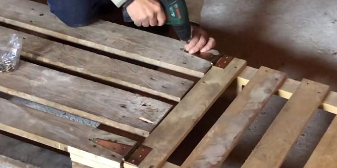 Hvordan lage en solstol fra paller med egne hender