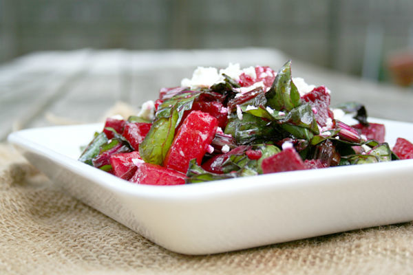 Salat av stekt rødbeter og vannmelon