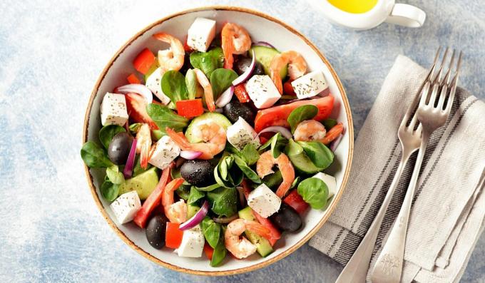 Gresk salat med reker og sennepsdressing