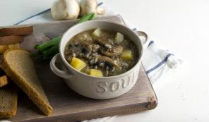 Vegansk bokhvete suppe med sopp