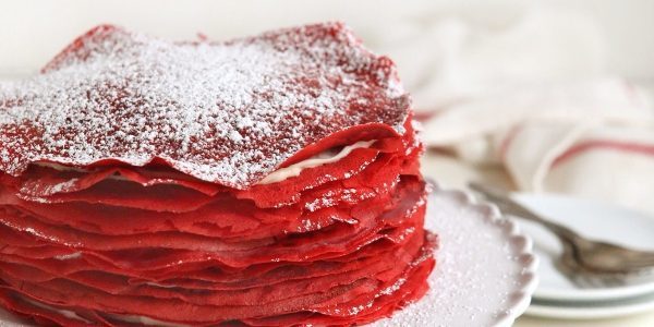 Hvordan lage en pannekake kake "Red Velvet" med kremet ostemasse krem