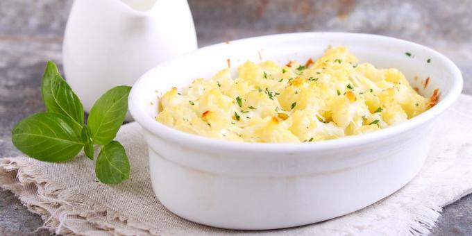 Blomkål i ovnen med rømme, majones og egg: den beste oppskriften