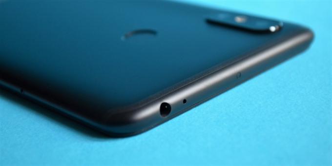 gjennomgang Xiaomi Mi Max 3: hodetelefonkontakt