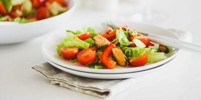 Salat med blåskjell, tomater og paprika