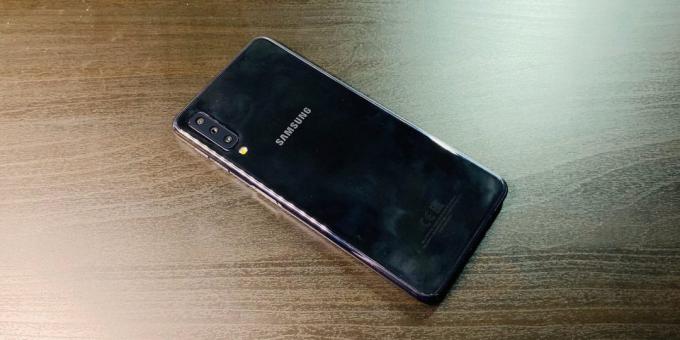 Samsung Galaxy A7: Bakre panel