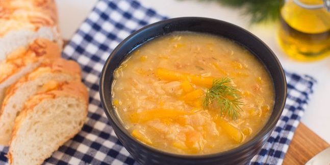 Tykk meatless suppe med linser og gresskar