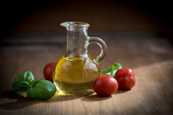 Kjøkkenutstyr: vegetabilsk olje