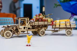 Oversikt UGEARS designeren: wooden lastebil som går uten batterier