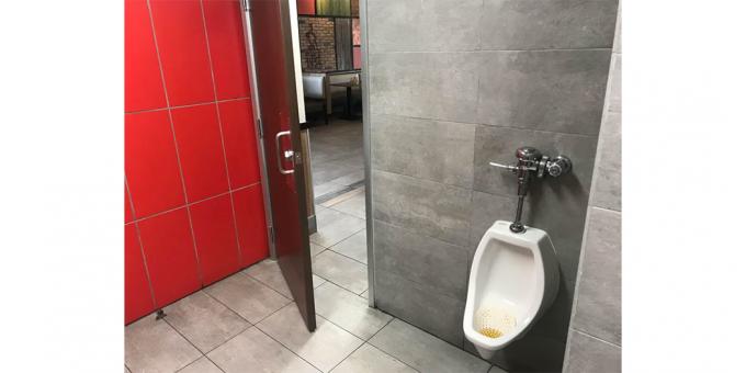 toalett i restauranten