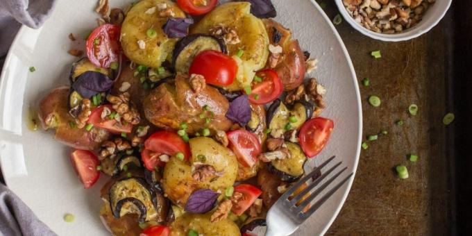 Varm potetsalat med aubergine og sennepsdressing