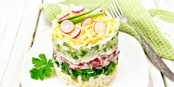 Salat med reddik, ost og egg