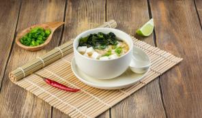 Japansk chankonabe-suppe med shiitake, tofu og kjøttkuler