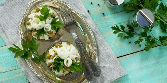 Salat med saury og grønne erter
