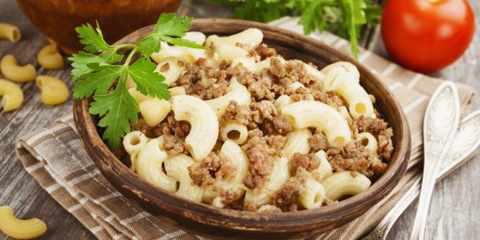 Hvordan lage en nautisk pasta med stekt kjøtt
