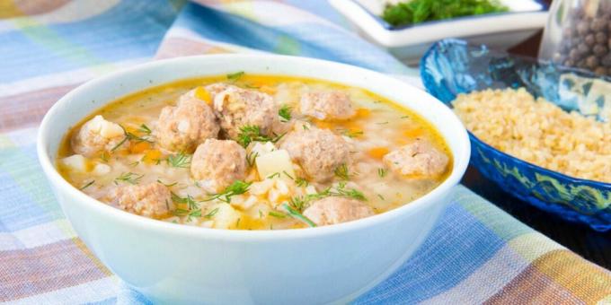 Suppe med bulgur og kjøttboller