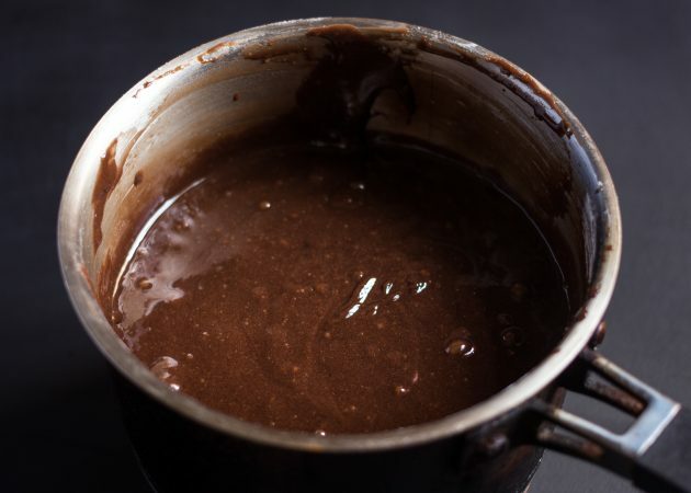 sjokolade brownie oppskrift: ikke elt deigen for lenge