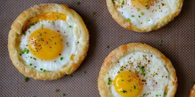 Hvordan koke egg i ovnen: Puffs med bakt egg