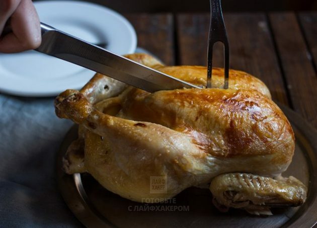 Kylling i ovnen med sitron: La kyllingen stå en stund før du skjærer den