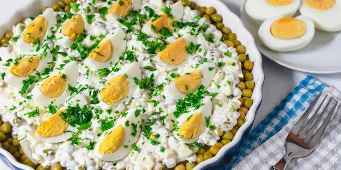 Okseleversalat med erter og egg: en enkel oppskrift