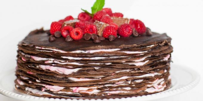 Oppskrifter: Pancake kake med kakao og bær
