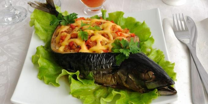 Fylt makrell med grønnsaker og ost