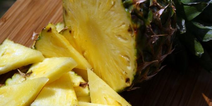 Nyttig frukt og bær ananas