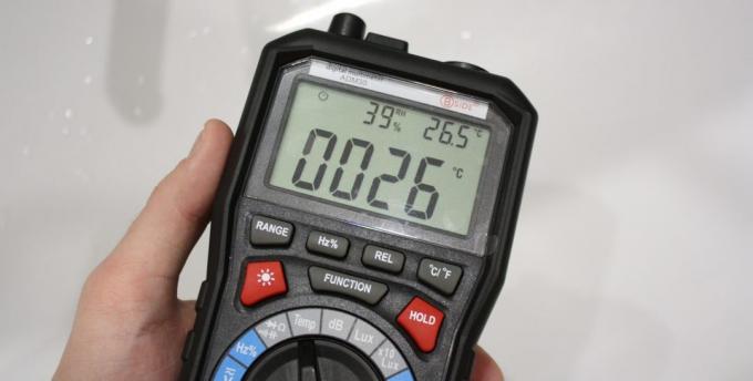 Multimeter ADM 30: målenøyaktighet