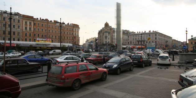 Filmer, romaner og nabolaget: er det interessant å se i St. Petersburg