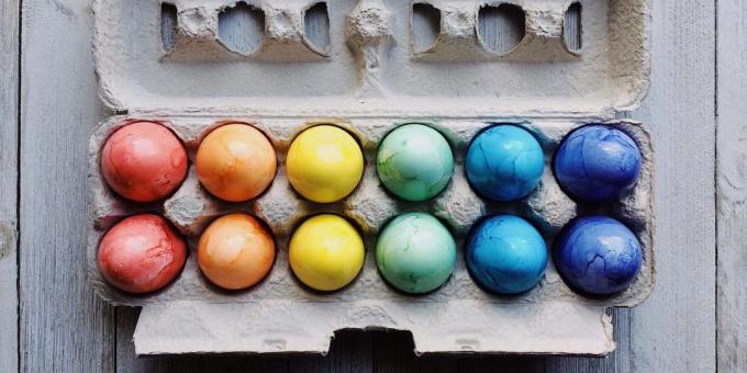 Hvordan å farge egg med andre naturlige fargestoffer