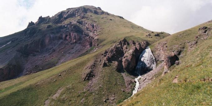 Slapp av i Elbrus området: Maiden er fletter foss og et observatorium på toppen Terskol