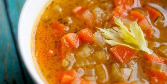Suppe av selleri med gulrøtter og hvitvin