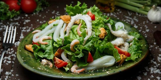 Lett salat med havcocktail