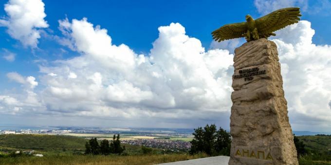 Severdigheter i Anapa: monumentet "Begynnelsen av Kaukasusfjellene"