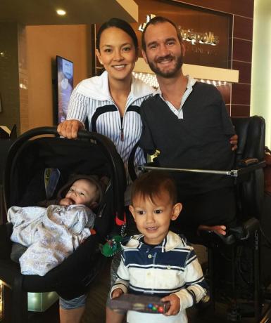 Nick Vujicic og hans kone og barn