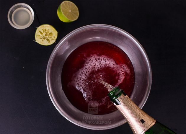 Champagne Rosemary Pomegranate Cocktail: Hell i granateplejuice og champagne