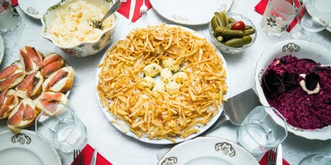 Capercaillie's Nest salat med kyllingbryst og skinke: en enkel oppskrift