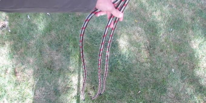 Sving armene: stramme knuten på hoved tauet fra grenen