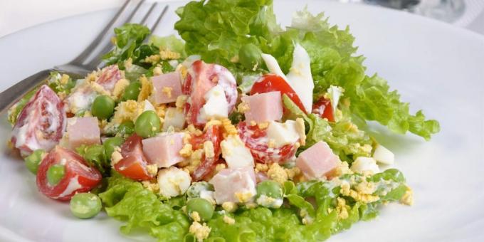 Salat med skinke og grønne erter