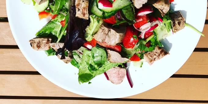 dietetiske salater: Salat med biff og bakt aubergine