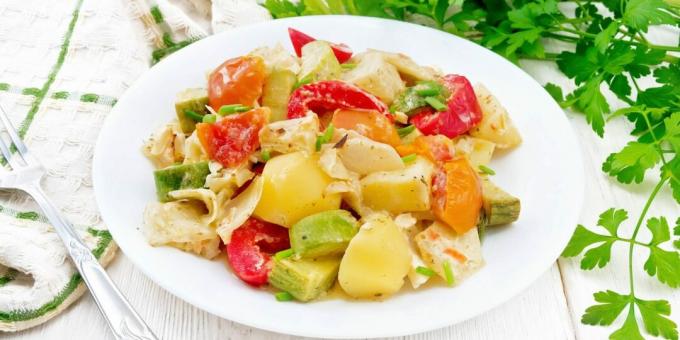 Grønnsaksstuing med zucchini, poteter og kål