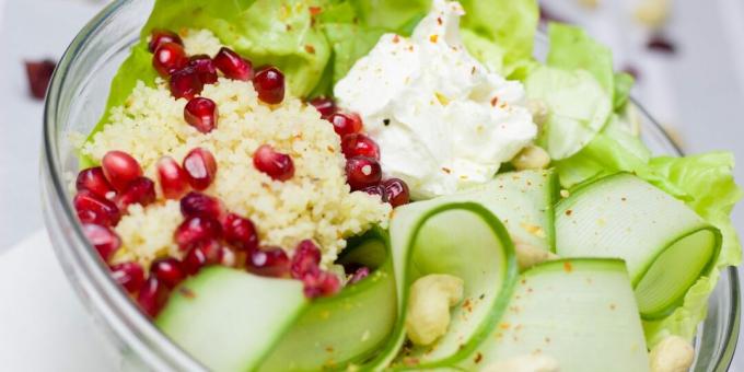 Salat med bulgur, pepper og granateplefrø