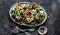 Salat med kikerter, grønnsaker og feta