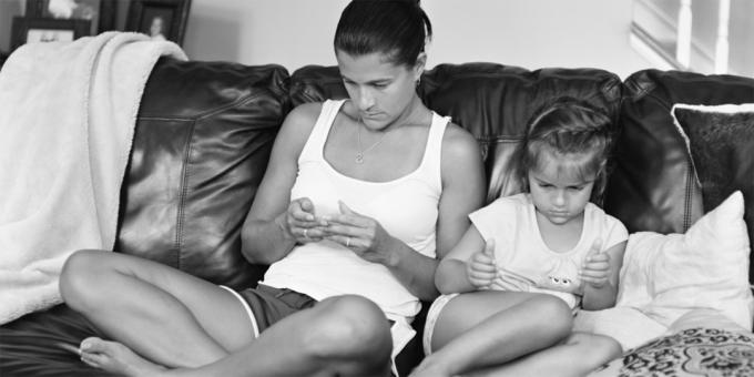 Folk uten smartphones - mor og datter