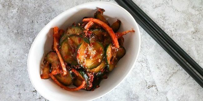 Oppskrift koreanske agurk med løk og hvitløk