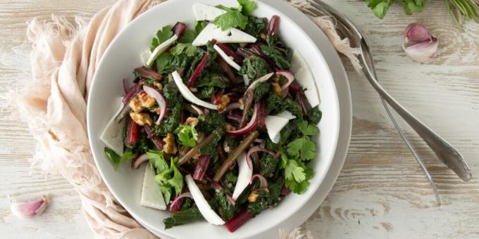 Rødbetegrønn salat med fetaost og nøtter