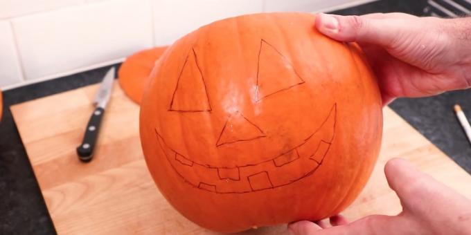 Halloween gresskar med sine egne hender: tegne et ansikt