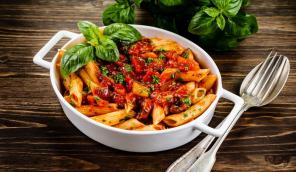 Aubergine og tomatpasta