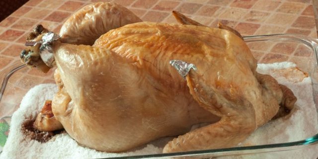 Oppskrifter kylling i ovnen: hel kylling salt 